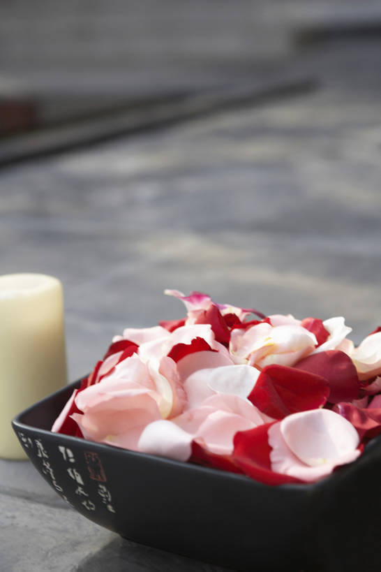 无人,竖图,室外,特写,白天,玫瑰,静物,蜡烛,北京,中国,亚洲,材料,燃烧,花,花瓣,碗,健康,放松,摄影,生活方式,宁静,东亚,心房,灵性,休闲活动,彩图,bj175