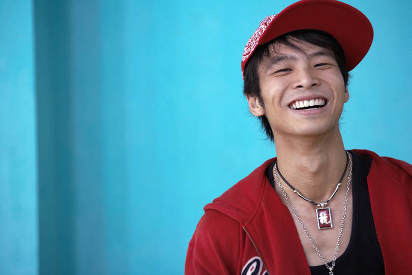 东方人,少年,脸,头,脸颊,一个人,笑,微笑,露齿笑,横图,室内,留白,正面,时尚,游戏,快乐,兴奋,幸福,运动,信心,城市,北京,中国,亚洲,仅一个男性,仅一个人,黄色背景,棒球帽,竞技运动,篮球运动员,注视,休闲装,刺激,肩膀,球,仅一个年轻男性,蓝色,观察,看,站着,健康,个性,摄影,观看,察看,专心,酷,嘻哈,享乐,风格,关注,肖像,街头篮球,篮球运动,东亚,无忧无虑,体育活动,男人,男性,年轻男性,亚洲人,中国人,年轻人,头部,脸部,脸蛋,面部,彩图,影棚拍摄,态度,bj175