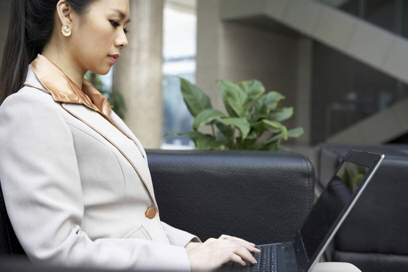 东方人,中年人,一个人,商务人士,商务女性,横图,室内,白天,侧面,商务,通讯,成功,信心,笔记本电脑,技术,北京,中国,亚洲,仅一个女性,仅一个人,敲打,套装,正装,工作,联系,输入,打字,仅一个中年女性,职业,摄影,技巧,点击,敲击,便利,专心,经理,手艺,网上冲浪,东亚,无线电技术,技能,技艺,认真,按键,计算机,亚洲人,中国人,白领,坐着,半身,彩图,妙技,本领,首席执行官,bj175