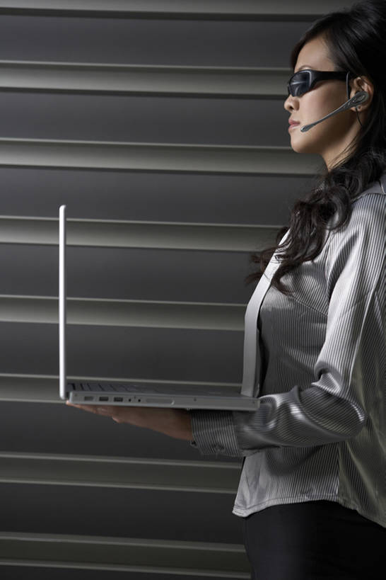 成年人,一个人,商务人士,商务女性,横图,竖图,室外,白天,留白,侧面,商务,通讯,成功,信心,竞争,笔记本电脑,技术,车库,中国,亚洲,仅一个年轻女性,仅一个女性,仅一个人,表演,敲打,握,服装,金属,丝绸,银色,联系,输入,现代,衣服,耳机,太阳镜,打字,站着,职业,概念,力量,平衡,想,握着,财富,摄影,服饰,技巧,点击,敲击,控制,便利,专心,酷,衣着,穿着,决心,手艺,东亚,保镖,陪同,铝,衣饰,无线电技术,一致,技能,技艺,陪伴,能力,认真,按键,计算机,年轻女性,女人,女性,中国人,年轻人,白领,半身,彩图,妙技,焦距,陨铁,本领,伴随,bj175