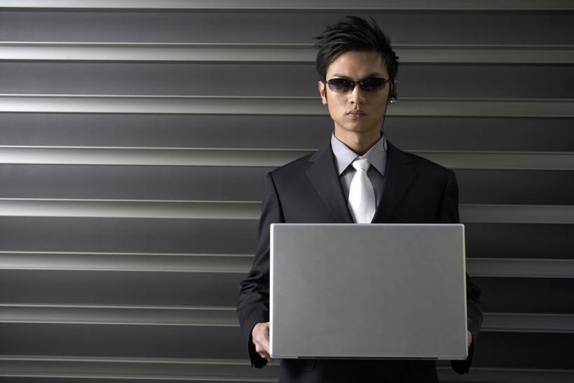 成年人,一个人,商务人士,商务男性,横图,室外,白天,侧面,衬衫,商务,通讯,成功,信心,竞争,笔记本电脑,技术,车库,中国,亚洲,仅一个男性,仅一个人,表演,敲打,握,套装,正装,联系,注视,输入,现代,仅一个年轻男性,耳机,太阳镜,打字,观察,看,站着,职业,概念,力量,平衡,想,握着,财富,摄影,生活方式,观看,技巧,点击,敲击,控制,察看,便利,专心,酷,关注,决心,手艺,商务装,工薪阶层,东亚,保镖,陪同,铝,无线电技术,一致,技能,技艺,陪伴,能力,认真,按键,计算机,男人,男性,年轻男性,中国人,年轻人,白领,上班族,半身,彩图,衬衣,妙技,焦距,陨铁,本领,伴随,bj175