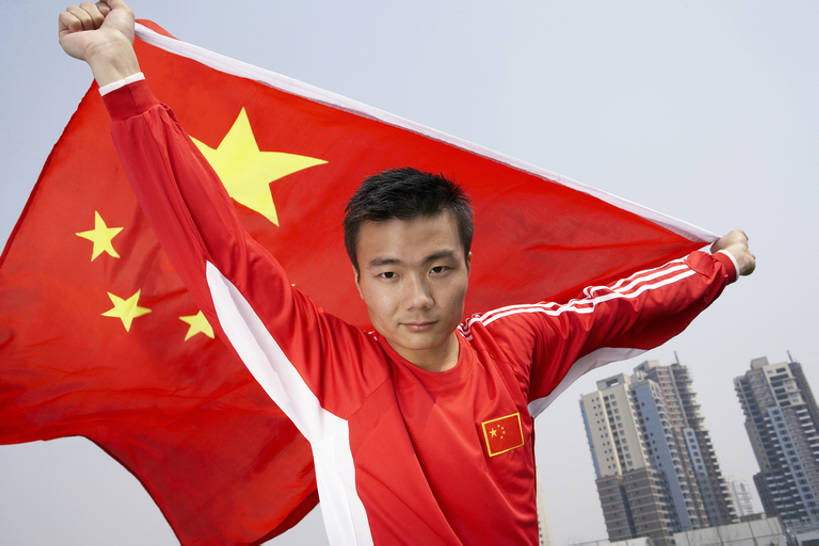 东方人,一个人,运动员,微笑,横图,室外,白天,正面,运动服,制服,锻炼,度假,游戏,快乐,兴奋,骄傲,成功,比赛,运动,竞争,橄榄球,美景,城市风光,城市,旗帜,国旗,北京,日光,中国,亚洲,仅一个男性,仅一个人,握,条纹,服装,庆祝,景观,田地,倾斜,注视,娱乐,飞,刺激,仅一个年轻男性,衣服,红色,蓝天,观察,看,享受,休闲,健康,景色,放松,握着,摄影,建造,服饰,观看,希望,察看,体育运动,衣着,穿着,关注,中国文化,田径运动,中国国旗,东亚,队员,爱国主义,衣饰,获胜,体育,足球运动,男人,男性,年轻男性,亚洲人,中国人,年轻人,半身,彩图,健身,高层建筑,运动装,bj175