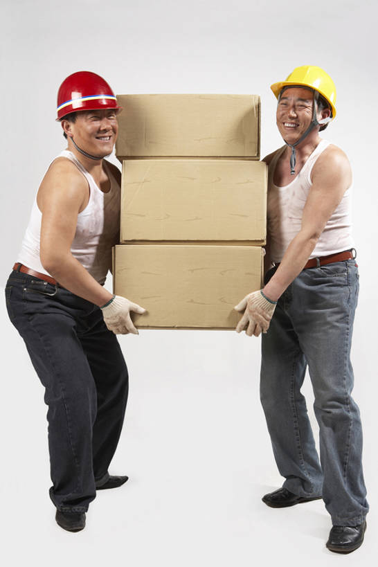 东方人,成年人,中年人,老年人,两个人,商务人士,建筑工人,商务男性,健身房,办公室,拉,笑,微笑,露齿笑,竖图,留白,白色背景,侧面,衬衫,运动服,锻炼,商务,快乐,幸福,成功,运动,合作,团队,信心,建筑业,技术,举重,建筑,北京,中国,亚洲,握,堆叠,套装,服装,工作,砝码,头盔,训练,注视,休闲装,运动器械,穿,盒子,工人,衣服,白色,安全帽,卷尺,手套,建筑工地,观察,看,站着,职业,休闲,健康,疲倦,健身器械,活力,力量,握着,工业,摄影,建造,服饰,肮脏,观看,技巧,动作,察看,疲劳,健美,享乐,疲惫,衣着,工作室,穿着,关注,运送,瘦身,决心,努力,痛苦,手艺,商务装,困乏,健身器材,塑形,合伙,工薪阶层,东亚,发展,邋遢,疲乏,委顿,疲困,疲顿,疲钝,倦怠,怠倦,衣饰,龌龊,污秽,技能,技艺,进展,男人,男性,亚洲人,中国人,白领,上班族,员工,休闲活动,彩图,全身,影棚拍摄,衬衣,欢乐,妙技,匠人,劳动者,体力工,运动器材,运动装,本领,举重运动,健身俱乐部,工头,工人阶级,海上运输,bj175