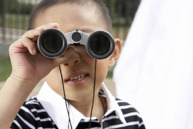 东方人,婴儿,儿童,脸,头,脸颊,一个人,学生,水手,学校,操场,公园,站,横图,俯视,航拍,室外,特写,白天,留白,正面,球衣,探险,幸福,纯洁,太阳,北京,日光,中国,亚洲,仅一个男性,仅一个人,条纹,玩,注视,娱乐,沙坑,肩膀,小孩,观察,看,站着,仅一个小孩,独立,幻想,可爱,探索,童年,童趣,无辜,幼儿园,摄影,活泼,生长,观看,协助,察看,享乐,愉悦,鸟瞰,关注,宝宝,播放,努力,肖像,梦想,想象,童真,东亚,纯真,烂漫,无邪,发展,搜寻,重要,双筒望远镜,无忧无虑,伶俐,冒险,天真,男孩,男人,男性,亚洲人,中国人,孩子,头部,脸部,脸蛋,面部,站立,彩图,高角度拍摄,男生,好奇心,bj175