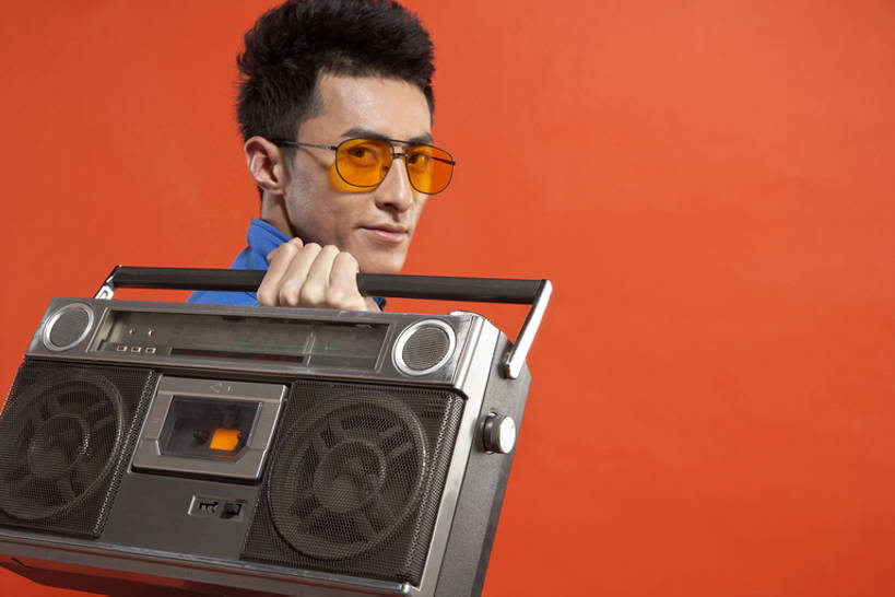 东方人,成年人,脸,头,脸颊,一个人,学生,微笑,横图,特写,留白,侧面,运动服,快乐,满意,兴奋,幸福,复古,技术,书房,北京,中国,亚洲,仅一个男性,仅一个人,握,黄色背景,服装,人物,古典,音乐,注视,娱乐,设备,喇叭,刺激,肩膀,仅一个年轻男性,衣服,太阳镜,收音机,观察,看,扛,站着,休息,休闲,独立,表情,放松,个性,握着,摄影,服饰,生长,观看,希望,信号,无线电,察看,专心,酷,享乐,衣着,穿着,关注,运送,广播,噪声,出示,音乐人,东亚,衣饰,无线电技术,无忧无虑,男人,男性,年轻男性,亚洲人,中国人,年轻人,头部,脸部,脸蛋,面部,休闲活动,舞者,彩图,影棚拍摄,欢乐,收录机,运动装,无线电接收机,bj175