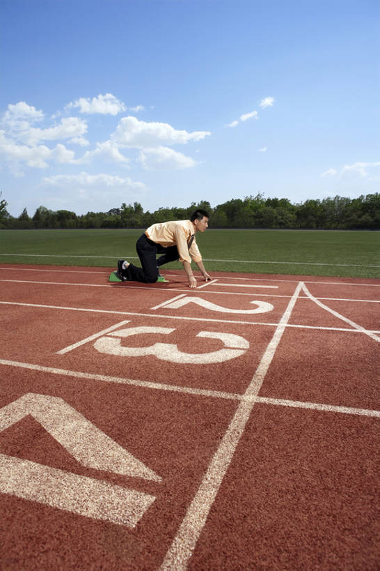 东方人,成年人,一个人,商务人士,运动员,商务男性,起跑线,蹲,跑,竖图,室外,白天,留白,侧面,衬衫,锻炼,商务,快乐,自由,成功,比赛,运动,信心,竞争,技术,赛跑,太阳,鞋子,北京,日光,中国,亚洲,仅一个男性,仅一个人,弯腰,准备,套装,正装,跑道,球场,领带,竞技运动,注视,娱乐,起跑架,体育场,草,树,仅一个年轻男性,蓝色,蓝天,天空,观察,看,职业,休闲,健康,放松,活力,力量,摄影,块状,观看,技巧,希望,迅速,察看,敏捷,体育运动,关注,决心,手艺,商务装,田径运动,挑战,工薪阶层,东亚,坚持,技能,技艺,开端,体育,男人,男性,年轻男性,亚洲人,中国人,年轻人,白领,上班族,休闲活动,体育运动员,运动选手,跪着,彩图,全身,衬衣,健身,径赛,妙技,本领,韧性,bj175