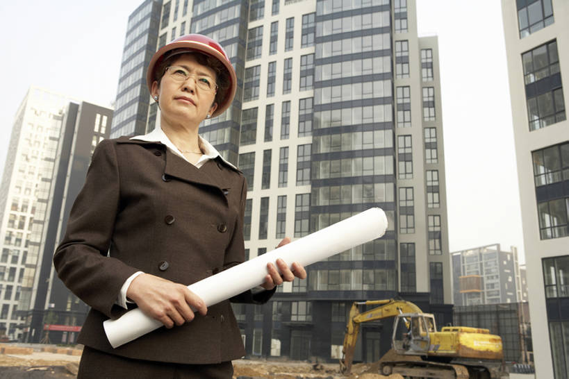 东方人,成年人,中年人,一个人,设计师,工程师,建筑师,商务女性,办公室,微笑,横图,室外,白天,正面,通讯,安全,信心,计划,建筑业,技术,城市,北京,中国,亚洲,握,套装,工作,眼镜,泥土,防护,联系,蓝天,安全帽,建筑工地,看,手势,站着,职业,思考,规划,想,握着,投资,工业,摄影,建造,技巧,希望,保护,挖掘,权威,工程,专心,领导,都市风光,星期,房地产,努力,手艺,保险,梦想,蓝图,挑战,建筑材料,东亚,发展,保全,周全,安稳,安定,技能,技艺,进展,想法,把握,平安,认真,女人,女性,中年女性,亚洲人,中国人,说话,半身,彩图,欢乐,高层建筑,妙技,打手势,本领,掌控,节目单,bj175