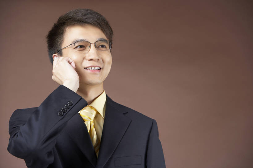 东方人,成年人,一个人,商务人士,商务男性,打电话,微笑,横图,俯视,航拍,室内,正面,衬衫,商务,讨论,通讯,信心,技术,壁纸,手机,北京,中国,亚洲,仅一个男性,仅一个人,黄色背景,套装,工作,褐色,领带,联系,仅一个年轻男性,粉色,看,站着,职业,摄影,块状,希望,工作室,鸟瞰,努力,销售,出示,商务装,贩卖,工薪阶层,智能手机,东亚,无线电技术,男人,男性,年轻男性,亚洲人,中国人,年轻人,白领,上班族,售货员,电话机,说话,半身,彩图,高角度拍摄,影棚拍摄,衬衣,办公室职员,商业活动,赛尔,摆拍,bj175