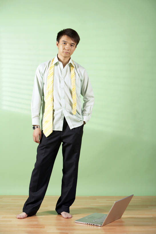 东方人,成年人,一个人,同事,商务人士,秘书,商务男性,办公室,竖图,俯视,航拍,室内,白天,正面,衬衫,购物,商务,讨论,快乐,通讯,幸福,成功,合作,团队,集体,信心,笔记本电脑,壁纸,窗户,地板,北京,中国,亚洲,仅一个男性,仅一个人,表演,伸展,握,套装,开会,工作,会议,手表,褐色,领带,联系,美丽,注视,光脚,队伍,仅一个年轻男性,观察,看,站着,职业,休闲,健康,赤脚,放松,握着,摄影,块状,生活方式,观看,希望,察看,领导,优美,享乐,工作室,鸟瞰,成就,关注,努力,销售,爱好,出示,商务装,合伙,领袖,贩卖,工薪阶层,东亚,搜寻,无线电技术,登录,计算机,男人,男性,年轻男性,亚洲人,中国人,年轻人,白领,上班族,售货员,两手抄兜,说话,坐着,彩图,高角度拍摄,全身,影棚拍摄,衬衣,办公室职员,商务会议,商业活动,赛尔,摆拍,bj175
