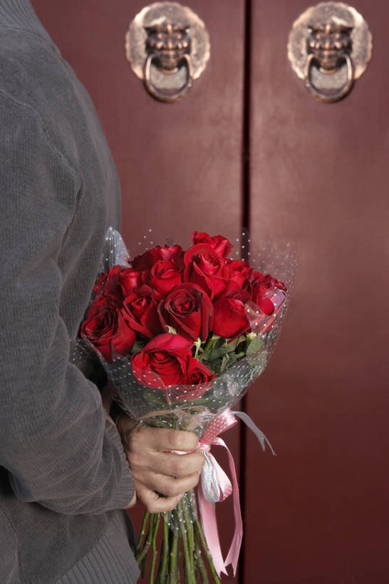 东方人,成年人,一个人,微笑,竖图,室外,白天,侧面,毛衣,快乐,兴奋,幸福,纯洁,太阳,门,玫瑰,北京,中国,情人节,亚洲,仅一个男性,仅一个人,握,庆祝,盛开,冬天,门口,浪漫,花蕾,牛仔裤,休闲装,门环,外套,刺激,花,花瓣,花朵,鲜花,仅一个年轻男性,背面,红色,花束,花苞,花蕊,看,亲昵,站着,一束,放松,可爱,童年,童趣,握着,约会,摄影,生活方式,纪念,留念,惊奇,部分,后背,忧虑,等,怀念,童真,东亚,烂漫,无邪,背手,真爱,天真,男人,男性,年轻男性,亚洲人,中国人,年轻人,彩图,爱,欢乐,深情,bj175