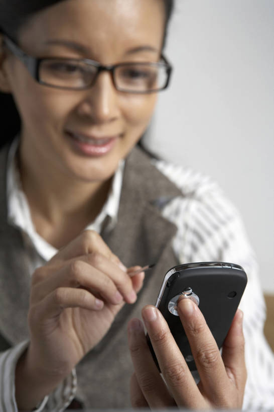 东方人,成年人,一个人,商务女性,办公室,微笑,竖图,室内,特写,白天,正面,衬衫,商务,通讯,幸福,技术,手机,北京,中国,亚洲,仅一个年轻女性,仅一个女性,仅一个人,套装,正装,工作,眼镜,触摸屏,看,放松,摄影,汗衫,生活方式,技巧,组织,发短信,手艺,智能手机,东亚,无线电技术,技能,技艺,寂静,年轻女性,女人,女性,亚洲人,中国人,年轻人,坐着,半身,彩图,咖啡馆,妙技,本领,数码笔,bj175