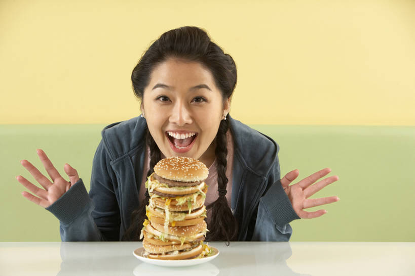 东方人,成年人,一个人,笑,吃,微笑,露齿笑,横图,室内,正面,快乐,幸福,北京,中国,亚洲,美味,食品,饮品,注视,休闲装,汉堡包,饮食,刺激,食物,饮料,快餐,观察,看,张嘴,休闲,放松,摄影,巨大,庞大,观看,快餐店,惊奇,分层,察看,享乐,膳食,关注,可口,肖像,张大嘴巴,饥饿,东亚,宏大,硕大,伟大,适口,年轻女性,女人,女性,亚洲人,中国人,年轻人,张开嘴,休闲活动,坐着,半身,彩图,欢乐,餐馆,咖啡馆,饿,bj175