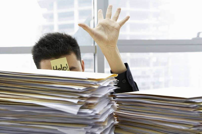 东方人,成年人,脸,头,脸颊,一个人,商务人士,商务男性,办公室,举,横图,室内,白天,正面,衬衫,商务,窗户,北京,中国,亚洲,仅一个男性,仅一个人,覆盖,套装,正装,丰富,工作,英文,标志,文件,文字,字符,字母,便签,领带,标识,现代,书桌,肩膀,仅一个年轻男性,托,职业,疲倦,办公大楼,夸张,无助,压力,摄影,生活方式,英文字母,幽默,疲劳,疲惫,文档,求助,忙碌,商务装,困乏,工薪阶层,东亚,疲乏,委顿,疲困,疲顿,疲钝,倦怠,怠倦,男人,男性,年轻男性,亚洲人,中国人,年轻人,头部,脸部,脸蛋,面部,白领,上班族,举起,举手,举着,向上举,向上伸,向上托,坐着,彩图,衬衣,办公室职员,bj175