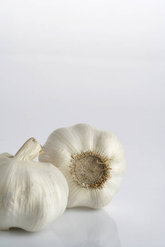 无人,竖图,留白,白色背景,植物,调料,生食,美味,食品,草药,药草,调味品,闻,饮食,中药,两个,白色,自然,精油,香薰,放松,芳香疗法,摄影,有机食品,蒜瓣,简单,清新,药材,中草药,舒心,舒缓,香薰精油,健康食物,养颜,中药材,本草,减压,香薰疗法,植物精油,丁香,大蒜,彩图,影棚拍摄,恶臭,成分,bj175