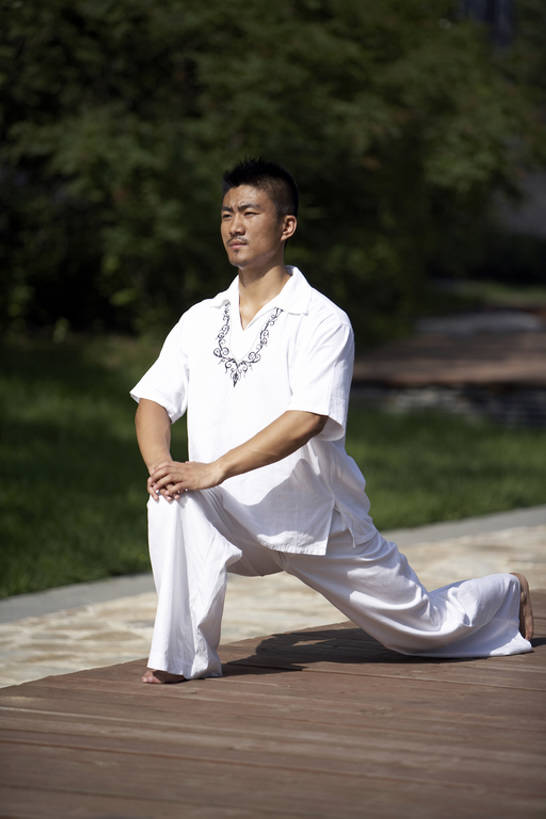 成年人,肌肉,健壮,一个人,公园,竖图,室外,白天,正面,锻炼,运动,北京,中国,亚洲,仅一个男性,仅一个人,伸展,休闲装,光脚,现代,仅一个年轻男性,休闲,概念,健康,赤脚,放松,力量,平衡,沉思,舒展,瑜珈,摄影,宁静,打坐,享乐,练习,热身,东亚,灵性,男人,男性,年轻男性,亚洲人,中国人,年轻人,休闲活动,彩图,全身,和蔼,bj175