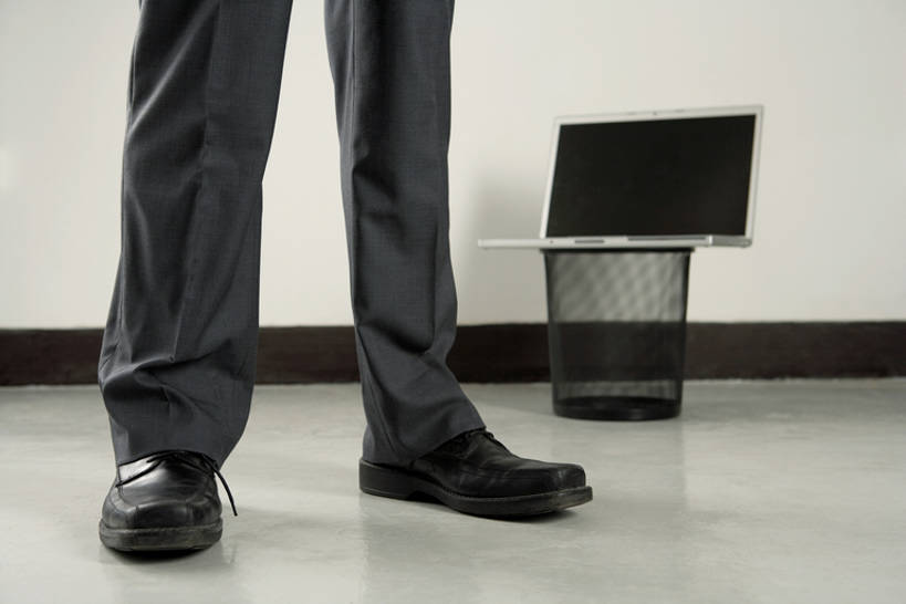 东方人,成年人,腿,一个人,商务人士,商务男性,办公室,横图,室内,衬衫,商务,笔记本电脑,仅一个男性,仅一个人,套装,环保,电器,垃圾,垃圾桶,领带,仅一个年轻男性,容器,站着,摄影,能源,储藏,垃圾箱,回收,资源,简单,储存,商务装,利用,工薪阶层,低碳,循环,挫败,持续,无线电技术,想法,开端,计算机,男人,男性,年轻男性,亚洲人,中国人,年轻人,白领,上班族,扔,坐着,半身,彩图,衬衣,贮存,回收桶,bj175