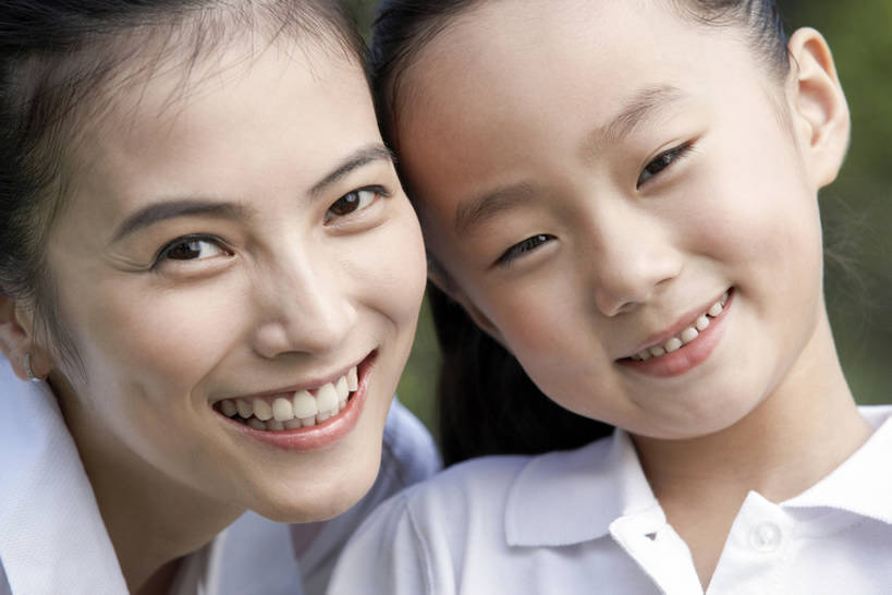 东方人,儿童,两个人,家庭,母亲,女儿,站,微笑,横图,室外,特写,白天,正面,快乐,幸福,纯洁,上海,中国,亚洲,球场,注视,小孩,观察,看,站着,温暖,温馨,母女,一家人,可爱,童年,童趣,摄影,观看,和睦,察看,关注,肖像,户外活动,童真,东亚,烂漫,无邪,陪同,陪伴,天真,网球运动,男孩,男人,男性,年轻女性,女孩,女人,女性,亚洲人,中国人,孩子,年轻人,站立,彩图,爱,深情,融洽,男生,摆拍,伴随,bj175