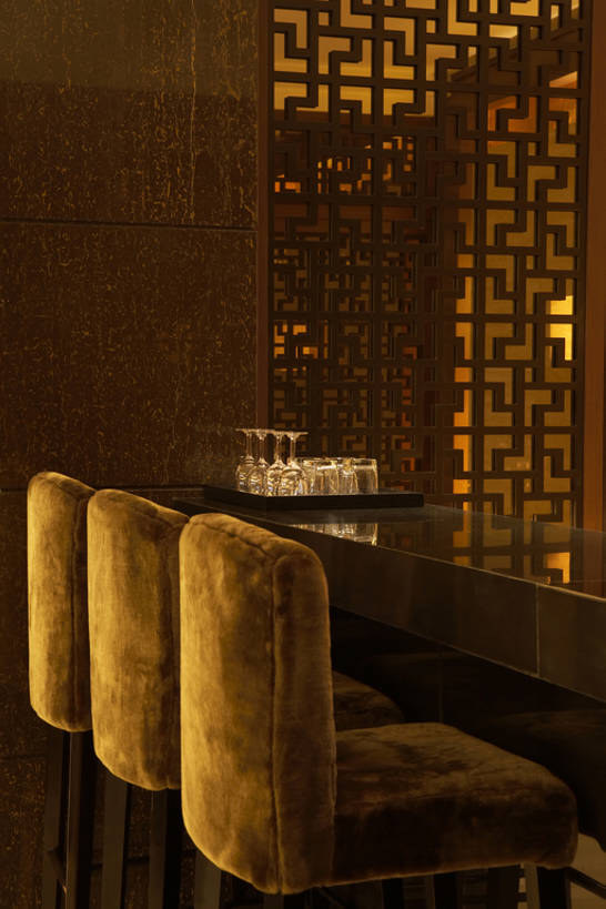 无人,酒吧,竖图,室内,留白,建筑,椅子,玻璃,上海,中国,亚洲,喝,酒类,娱乐,会所,饮料,俱乐部,摄影,吧椅,高雅,华贵,东亚,贵宾室,设计,彩图,社交,混合饮料,bj175