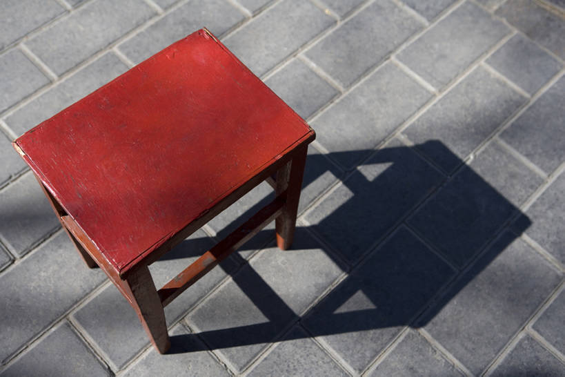 无人,横图,静物,椅子,北京,中国,亚洲,阴影,砖,古典,一个,红色,摄影,单个,吧椅,中国文化,东亚,东亚文化,雍和宫,彩图,高角度拍摄,全身,bj175