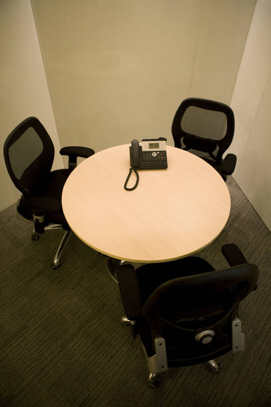 无人,办公室,会议室,横图,室内,商务,通讯,技术,电子,椅子,现代,书桌,座位,摄影,传真机,办公椅,无线电技术,电话机,座机,彩图,高角度拍摄,bj175