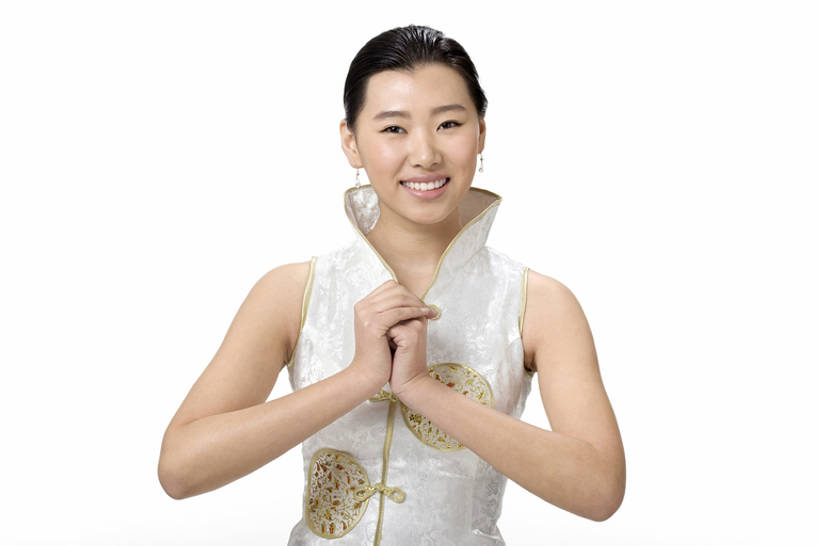 东方人,成年人,一个人,服务员,握手,笑,微笑,露齿笑,横图,留白,抠图,白色背景,正面,快乐,幸福,热情,中国,仅一个女性,旗袍,丝绸,祝福,注视,白色,观察,看,手势,站着,职业,服务,摄影,观看,礼节,察看,关注,中国文化,祝贺,问候,古典风格,东亚,东亚文化,谢谢,年轻女性,女人,女性,亚洲人,中国人,年轻人,服务生,侍者,搀手,拉手,手拉手,手握手,半身,彩图,影棚拍摄,传统服装,打手势,传统文化,bj175