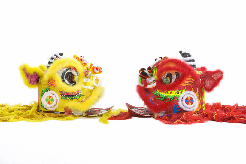 无人,横图,留白,白色背景,侧面,运气,春节,亚洲,舞狮,表演,咆哮,欢呼,庆祝,瓷器,一对,传统,两个,红色,祈祷,概念,面对面,活力,力量,中国文化,亚洲狮,典礼,演出服,东亚,东亚文化,鬃毛,北京市,元旦,彩图,影棚拍摄,欢乐,传统文化,传统节日,bj175