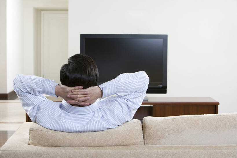 东方人,成年人,中年人,脸,头,脸颊,一个人,家庭,客厅,举,横图,室内,白天,技术,家具,沙发,电视,北京,中国,亚洲,仅一个人,公寓,托腮,注视,肩膀,背面,观察,看,托,休闲,温暖,温馨,一家人,放松,摄影,生活方式,观看,和睦,察看,起居室,关注,彩电,房地产,选择,东亚,背手,彩色电视机,显像管屏,显像管屏幕,厌倦,男人,男性,中年男性,亚洲人,中国人,年轻人,头部,脸部,脸蛋,面部,电视机,休闲活动,举起,举手,举着,向上举,向上伸,向上托,坐着,彩图,融洽,宽屏,bj175