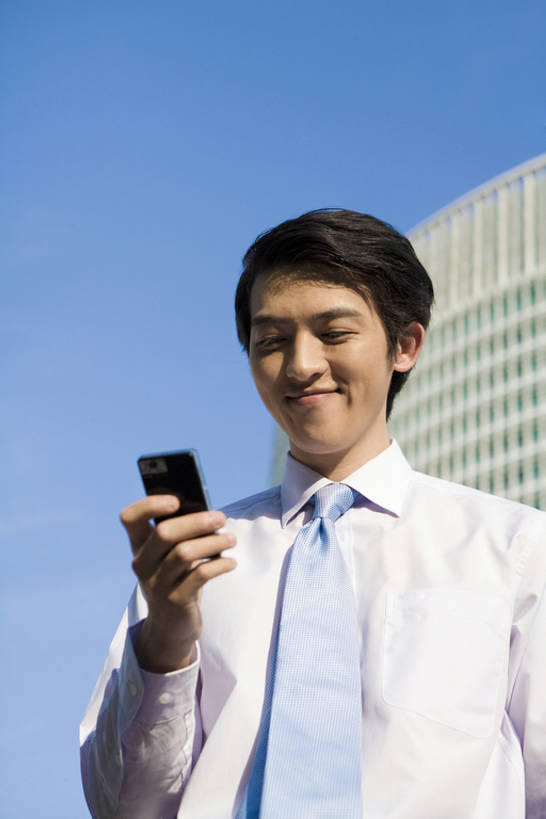 东方人,成年人,脸,头,脸颊,一个人,商务人士,商务男性,打电话,微笑,竖图,室外,白天,留白,正面,衬衫,度假,商务,快乐,满意,通讯,幸福,成功,信心,技术,美景,城市风光,城市,建筑,手机,北京,中国,亚洲,仅一个男性,仅一个人,连接,握,套装,正装,景观,领带,联系,拨打,娱乐,肩膀,仅一个年轻男性,蓝色,蓝天,天空,站着,职业,享受,休闲,办公大楼,景色,放松,握着,摄影,技巧,享乐,象征,庄重,成就,都市风光,发短信,手艺,商务装,身份,工薪阶层,东亚,正式,地位,繁荣,无线电技术,技能,技艺,金融区,男人,男性,年轻男性,亚洲人,中国人,年轻人,头部,脸部,脸蛋,面部,白领,上班族,半身,彩图,衬衣,欢乐,高层建筑,中央商务区,妙技,办公室职员,本领,bj175