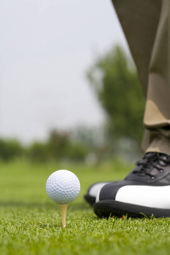 东方人,成年人,中年人,老年人,一个人,运动员,站,室外,特写,白天,运动服,度假,成功,运动,信心,中国,亚洲,仅一个男性,仅一个人,仅一个中年男性,准备,高尔夫球,球座,开球,草,绿色,自然,休闲,健康,放松,生活方式,华贵,爱好,户外活动,足,东亚,北京市,技能,体育活动,高尔夫球运动,老年男性,男人,男性,中年男性,亚洲人,中国人,休闲活动,彩图,高尔夫鞋,bj175