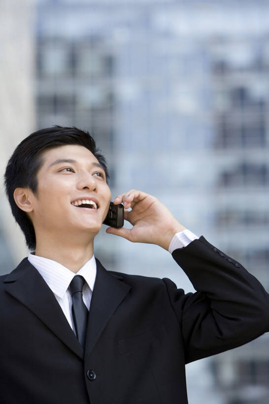 东方人,成年人,一个人,商务人士,商务男性,办公室,笑,打电话,微笑,露齿笑,室外,白天,正面,衬衫,西装,商务,快乐,通讯,幸福,热情,成功,信心,技术,城市,建筑,手机,北京,中国,亚洲,仅一个男性,仅一个人,握,套装,正装,领带,联系,注视,仅一个年轻男性,观察,看,站着,职业,办公大楼,握着,摄影,观看,察看,享乐,都市风光,关注,商务装,便携式,工薪阶层,东亚,一套,无线电技术,男人,男性,年轻男性,亚洲人,中国人,年轻人,白领,上班族,电话机,说话,半身,彩图,衬衣,高层建筑,中央商务区,bj175