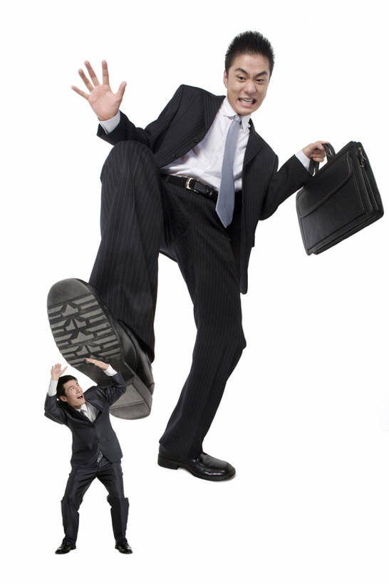 东方人,成年人,两个人,同事,商务人士,商务男性,举,竖图,留白,抠图,白色背景,正面,仰视,衬衫,西装,商务,成功,残酷,合作,团队,集体,信心,竞争,技术,鞋子,中国,握,套装,正装,冲突,小的,公文包,领带,队伍,托,站着,职业,比较,压力,握着,摄影,技巧,害怕,惊奇,幽默,动作,领导,恐怖,忧虑,成就,踏,手艺,商务装,问题,情绪,反差,合伙,领袖,足,工薪阶层,东亚,一套,技能,技艺,想法,欺凌,暴虐,残暴,惨酷,危险,严酷,男人,男性,年轻男性,亚洲人,中国人,年轻人,白领,上班族,举起,举手,举着,向上举,向上伸,向上托,彩图,低角度拍摄,全身,影棚拍摄,衬衣,妙技,办公室职员,本领,bj175