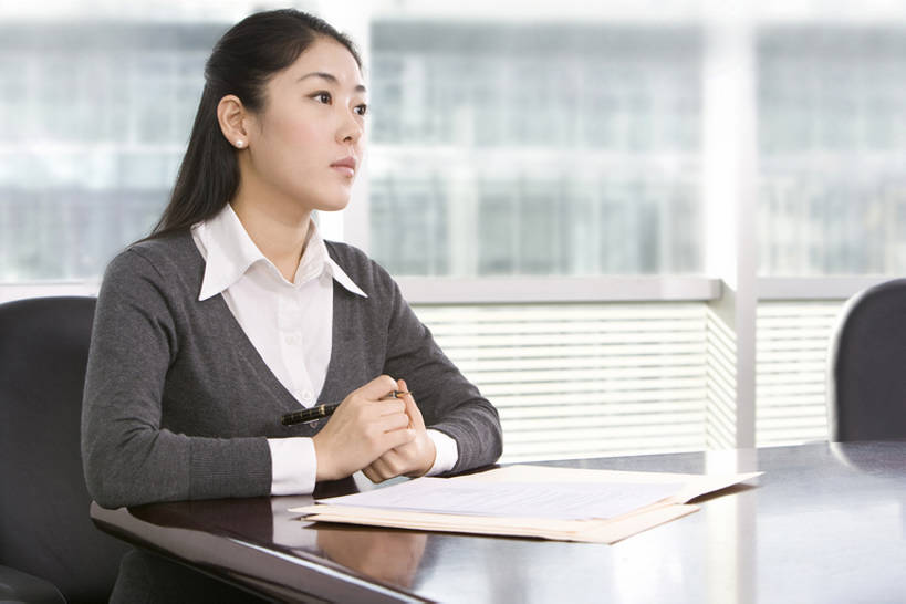 东方人,成年人,一个人,商务人士,商务女性,办公室,会议室,横图,室内,白天,正面,商务,成功,技术,窗户,桌子,北京,中国,亚洲,写,正装,工作,文件夹,注视,现代,书桌,观察,看,职业,想,沉思,摄影,生活方式,观看,技巧,察看,关注,文档,手艺,东亚,技能,技艺,认真,年轻女性,女人,女性,亚洲人,中国人,年轻人,白领,坐着,半身,彩图,妙技,办公室职员,本领,bj175