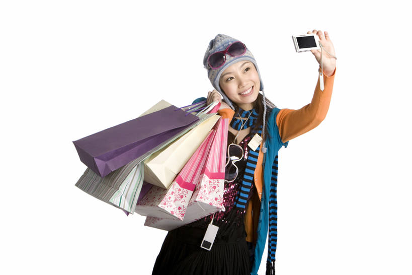 东方人,成年人,一个人,站,笑,微笑,露齿笑,横图,白色背景,正面,购物,陶醉,快乐,兴奋,幸福,消费,相机,北京,中国,亚洲,仅一个年轻女性,仅一个女性,仅一个人,丰富,冬天,购物袋,音乐,音乐播放器,拿着,注视,刺激,数码相机,随身听,太阳镜,观察,看,站着,享受,夸张,零售,自拍,金融,摄影,观看,单腿,察看,购买,关注,选购,贸易,东亚,血拼,年轻女性,女人,女性,亚洲人,中国人,年轻人,站立,半身,彩图,影棚拍摄,ipod播放器,播放器,沉醉,bj175