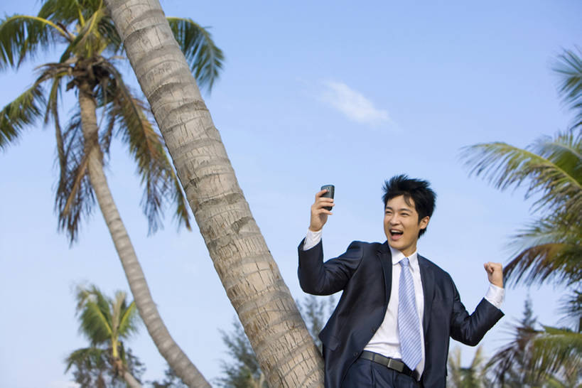 东方人,头发,一个人,商务人士,商务男性,笑,微笑,露齿笑,横图,室外,白天,正面,衬衫,旅游,度假,商务,快乐,满意,通讯,幸福,异乎寻常,成功,信心,美景,棕榈树,手机,三亚,中国,亚洲,仅一个男性,仅一个人,套装,欢呼,庆祝,景观,领带,联系,拿着,娱乐,刺激,仅一个年轻男性,黑色,自然,夏天,享受,休闲,景色,放松,力量,摄影,热带气候,自然风光,商务装,工薪阶层,东亚,海南岛,无线电技术,罕见,荒僻,偏僻,偏远,冷僻,男人,男性,年轻男性,亚洲人,中国人,白领,上班族,电话机,海滩,休闲活动,椰子树,半身,彩图,衬衣,旅行,独处,好消息,bj175