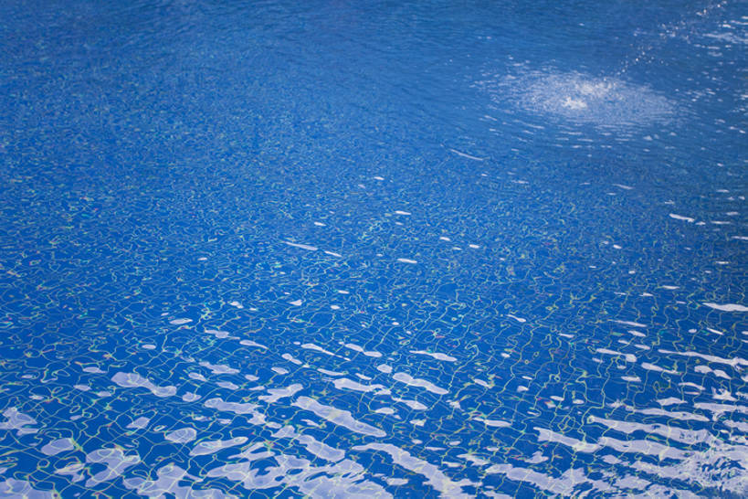 无人,游泳池,横图,白天,正面,度假,水,北京,中国,亚洲,波纹,折射,反射,纹路,纹理,水面,干净,蓝色,休闲,放松,摄影,清新,东亚,纯净,肌理,彩图,全身,bj175