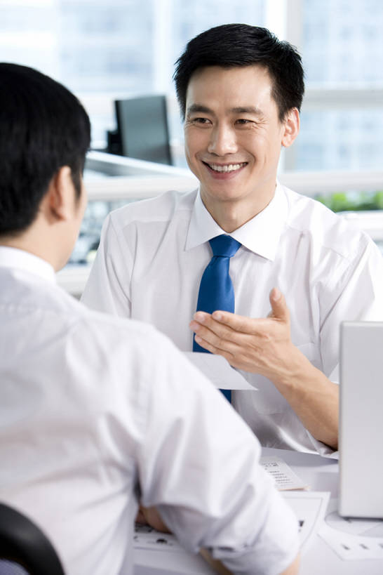 东方人,成年人,中年人,两个人,同事,商务人士,商务男性,办公室,笑,微笑,露齿笑,竖图,正面,衬衫,商务,讨论,快乐,通讯,幸福,成功,合作,团队,集体,信心,计划,北京,中国,亚洲,套装,开会,工作,会议,领带,队伍,职业,面对面,服务,金融,理财,摄影,经济,支撑,领导,象征,庄重,成就,商务装,身份,合伙,领袖,贸易,工薪阶层,东亚,正式,地位,筹划,打算,男人,男性,中年男性,亚洲人,中国人,白领,上班族,半身,彩图,衬衣,顾问,办公室职员,商务会议,金融投资顾问,财务报告,bj175