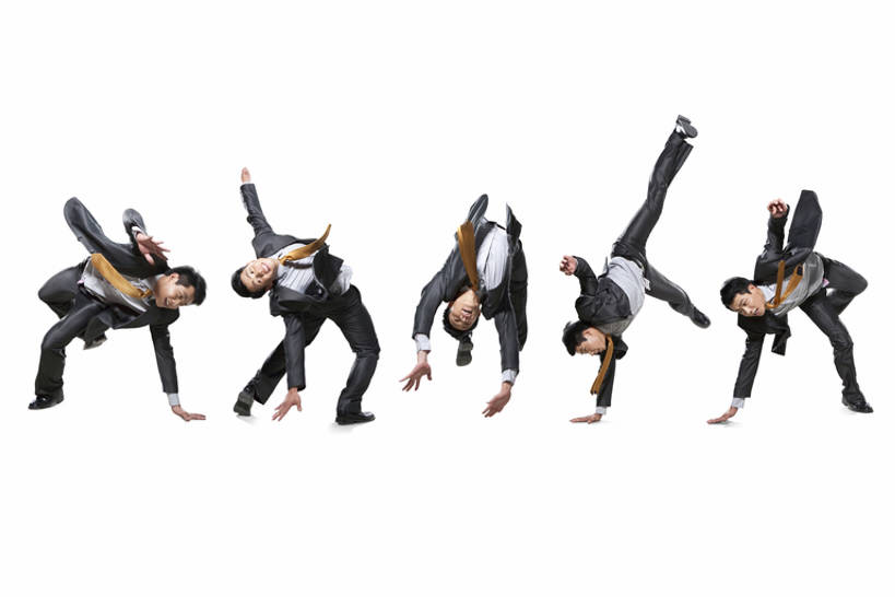 东方人,成年人,商务人士,商务男性,跳,举,横图,留白,白色背景,正面,衬衫,锻炼,商务,运动,武术,北京,中国,亚洲,五个人,踢,套装,半空,抬腿,托,概念,活力,力量,平衡,摄影,影棚,生活方式,幽默,动作,焦点,敏捷,摄影棚,打斗,空手道,商务装,武打,工薪阶层,弹性,东亚,武功,技能,侧手翻,能力,体育,男人,男性,年轻男性,亚洲人,中国人,年轻人,白领,上班族,举起,举手,举着,向上举,向上伸,向上托,彩图,全身,影棚拍摄,衬衣,健身,拍摄,武学,后滚翻,bj175