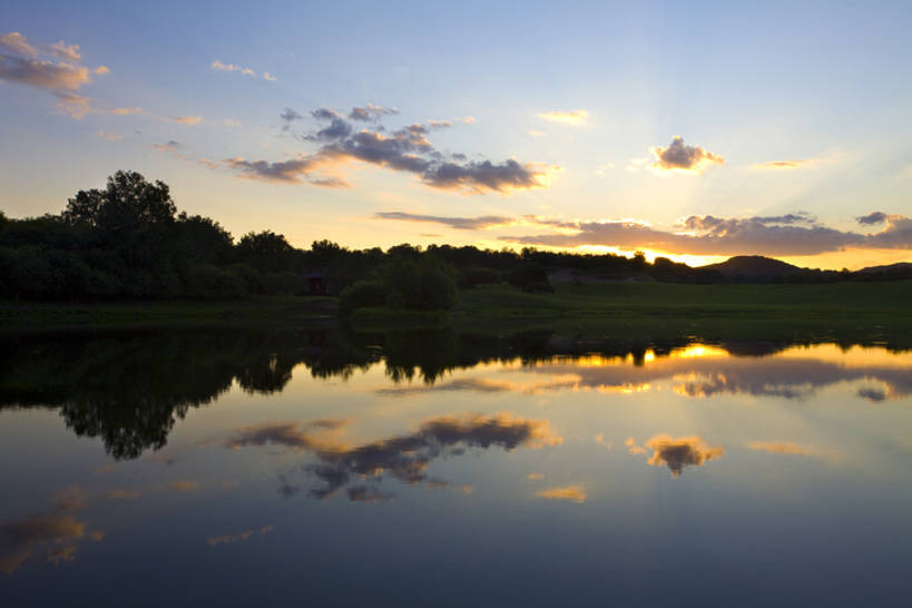 横图,室外,白天,日出,湖,美景,日落,太阳,北京,中国,亚洲,反射,地平线,地形,景观,辽阔,地面,风景,天空,自然,广阔,景色,摄影,宁静,一望无际,自然风光,延伸,东亚,天地相交,无边无际,一马平川,罕见,荒僻,偏僻,偏远,冷僻,彩图,bj175