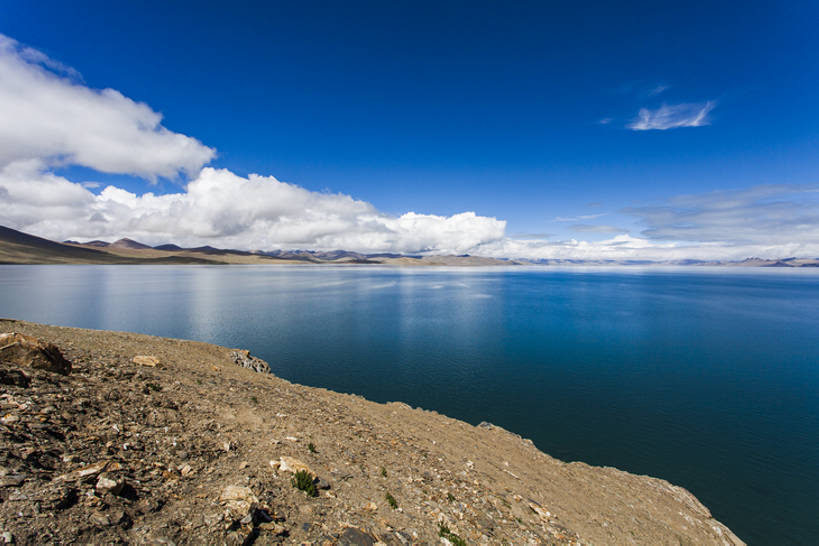 无人,横图,室外,白天,留白,旅游,度假,湖,美景,山,山脉,水,中国,亚洲,地形,景观,水边,云,碎石,娱乐,干净,西藏,蓝色,风景,天空,自然,享受,休闲,景色,放松,摄影,宁静,环境,山脊,清新,自然风光,东亚,西藏自治区,环境保护,地貌,罕见,荒僻,偏僻,偏远,自然地理,冷僻,岩石,彩图,旅行,bj175