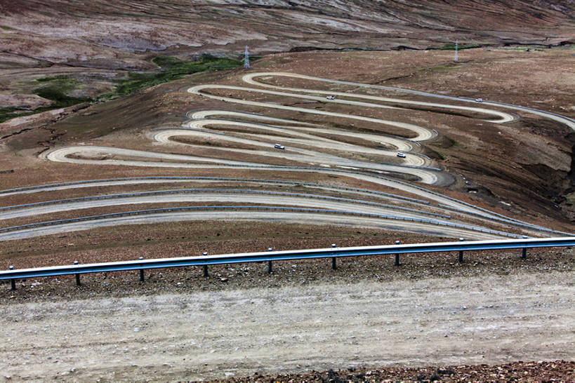 无人,栏杆,横图,室外,白天,背景,旅游,度假,美景,道路,路,公路,中国,亚洲,曲折,弯曲,粗糙,地形,景观,山路,盘山路,交通,娱乐,西藏,风景,自然,享受,休闲,景色,放松,运输,摄影,蜿蜒,宁静,毛糙,自然风光,东亚,西藏自治区,地貌,坎坷,崎岖,遥远,自然地理,马路,彩图,粗拙,汽车广告背景图,bj175