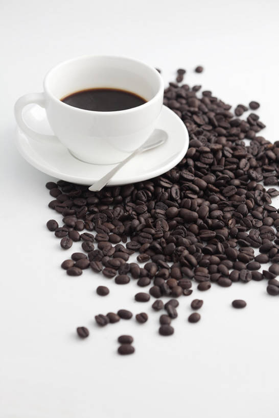 咖啡,无人,竖图,特写,白色背景,正面,静物,喝,咖啡杯,饮食,咖啡豆,清新,热饮,黑咖啡,彩图,影棚拍摄,传统文化,bj175