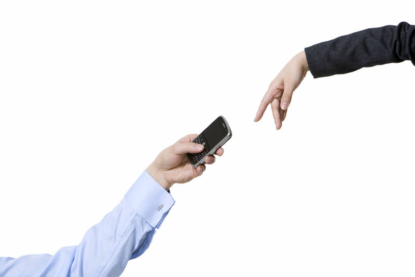 东方人,成年人,手,两个人,同事,商务人士,横图,留白,白色背景,商务,通讯,成功,合作,团队,集体,信心,技术,手机,中国,亚洲,拿着,队伍,社区,职业,伸手,生活方式,部分,便利,领导,成就,合伙,领袖,智能手机,东亚,北京市,无线电技术,男人,男性,年轻男性,年轻女性,女人,女性,亚洲人,中国人,年轻人,白领,电话机,彩图,影棚拍摄,办公室职员,一见钟情,bj175