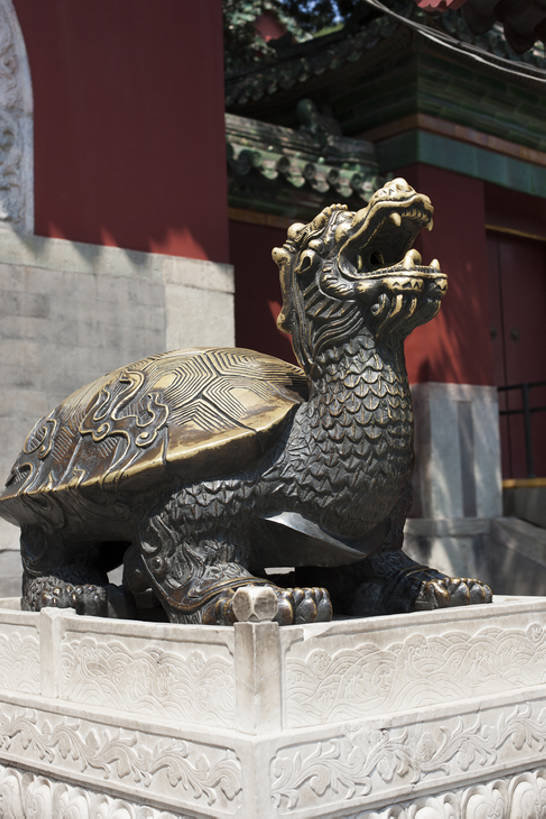 无人,故宫,竖图,室外,白天,侧面,奢侈,石头,静物,雕塑,北京,中国,亚洲,神话,装饰,雕像,古典,豪华,祝福,历史,传统,一个,摄影,单个,华丽,珍贵,铜,风格,镀金,中国文化,底座,古典风格,东亚,远古,皇室,富丽,华美,彩图,全身,传统文化,华侈,奢华,霸下,龙生九子,bj175