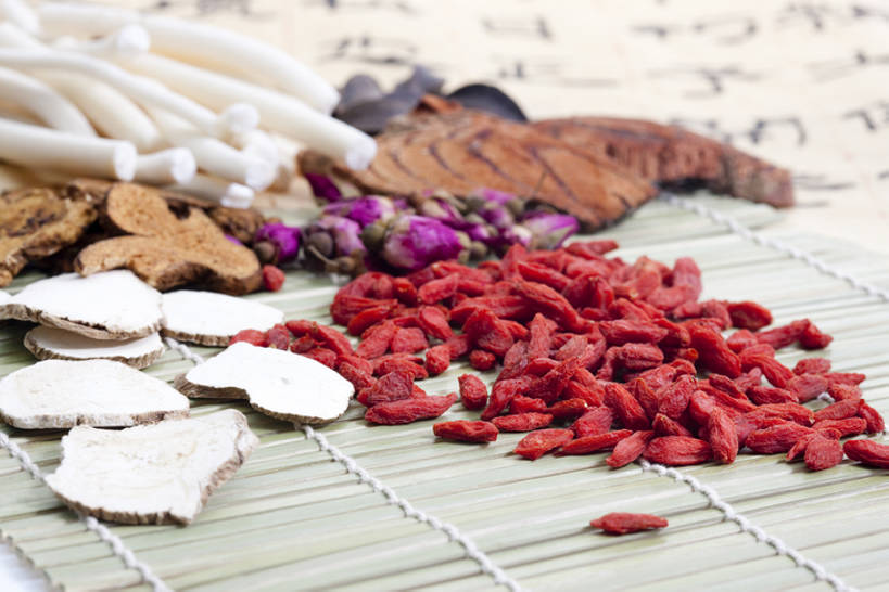 无人,横图,仰视,植物,静物,北京,中国,亚洲,药,干燥,食品,草药,药草,饮食,中药,饮料,干花,摄影,有机食品,影棚,多样,枸杞,医疗,中国文化,摄影棚,药材,中草药,营养品,中医,东亚,健康食物,中药材,本草,密花豆,秤砣,彩图,低角度拍摄,影棚拍摄,拍摄,白花油麻藤,鸡血藤,亮叶岩豆藤,山鸡血藤,香花岩豆藤,血藤,泽泻,木通,传统文化,bj175