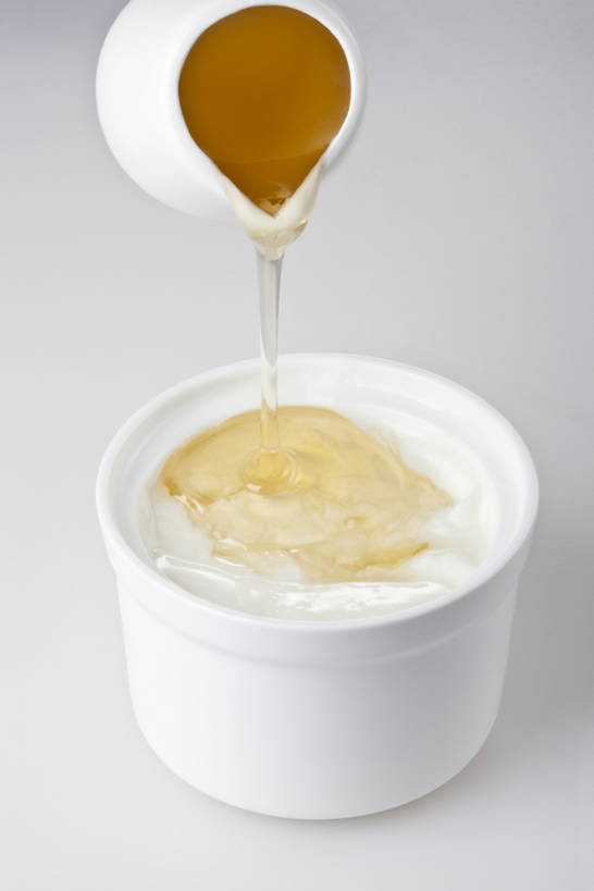 蜂蜜,竖图,白色背景,静物,倒,酸奶,饮食,白色,碗,健康,摄影,奶制品,健康食物,彩图,影棚拍摄,bj175