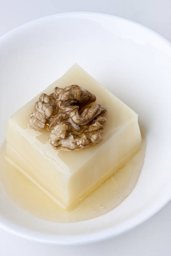 蜂蜜,奶酪,无人,白色背景,静物,食品,饮食,白色,碗,甜食,摄影,奶制品,清新,胡桃,彩图,影棚拍摄,bj175