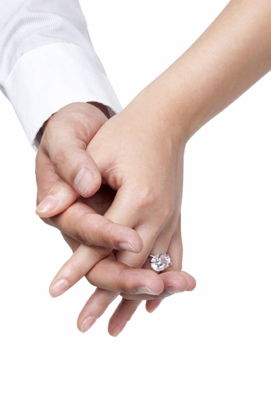 东方人,成年人,中年人,手,两个人,夫妻,丈夫,妻子,新娘,新郎,竖图,特写,白色背景,正面,爱情,婚礼,快乐,北京,中国,亚洲,连接,庆祝,结婚,浪漫,结婚戒指,概念,喜庆,手指,恩爱,恋人,摄影,影棚,生长,生活方式,纪念,支撑,部分,誓言,袖子,关爱,摄影棚,东亚,陪同,贡献,陪伴,异性恋,开端,团结,信任,男人,男性,年轻女性,女人,女性,中年男性,亚洲人,中国人,年轻人,手臂,夫妇,情侣,手牵手,彩图,影棚拍摄,爱,高兴,拍摄,伴侣,传统文化,订婚,订婚戒指,承诺,结婚证词,证词,伴随,bj175