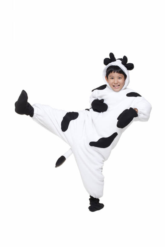 东方人,儿童,一个人,站,微笑,竖图,室内,白色背景,正面,民族服装,锻炼,快乐,纯洁,运动,武术,牛,北京,中国,亚洲,仅一个男性,仅一个人,踢,花纹,服装,乳牛,古典,注视,文化,传统,小孩,衣服,动物,观察,看,站着,仅一个小孩,家畜,个性,活力,可爱,力量,平衡,童年,童趣,摄影,服饰,牲畜,影棚,观看,张开双腿,单腿,古装,动作,察看,练习,关注,中国文化,摄影棚,斑纹,肖像,武打,童真,东亚,烂漫,无邪,武功,韵味,展开双腿,能力,体育,天真,男孩,男人,男性,亚洲人,中国人,孩子,奶牛,站立,彩图,全身,影棚拍摄,传统服装,民俗服,健身,装扮,拍摄,武学,男生,伸展双腿,传统文化,荷斯坦牛,bj175