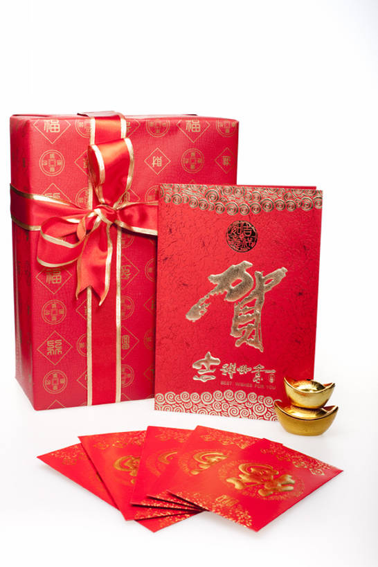 无人,竖图,室内,白色背景,运气,静物,礼物,中国,春节,亚洲,庆祝,装饰,缎带,红色,汉字,金条,摄影,红包,中国文化,东亚,繁荣,元旦,彩图,影棚拍摄,元宝,传统文化,象征主义,bj175