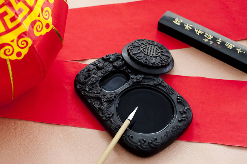 无人,横图,室内,运气,静物,照明,中国,春节,亚洲,庆祝,装饰,灯笼,毛笔,墨水,纸灯笼,红色,灯具,汉字,摄影,照亮,照明设备,中国文化,印泥,东亚,繁荣,元旦,彩图,影棚拍摄,传统文化,象征主义,bj175